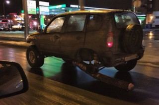 Russian Driver Replaces Car Tire With Log