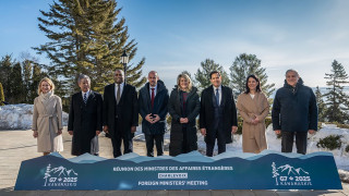 G7 Warns Russia of New Sanctions Unless It Accepts Ukraine