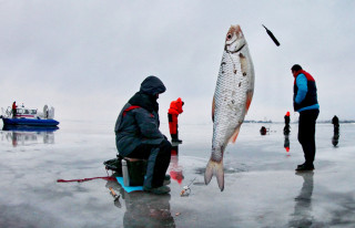 Ice fishing across Russia - Euro Gunzel