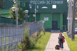 EU's Russian Car Ban Set to Hinder Fleeing Russian Dissidents, Ukrainian Refugees - Vimarsana News