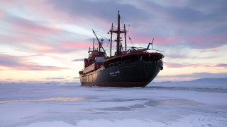 Russia Scrambles to Escort Ships Stuck in Arctic Shipping Route – Reports - Vimarsana News