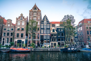 Activists Take Over Vacant 'Russian' Building in Amsterdam – Het Parool - Vimarsana News