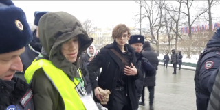Arrests at Moscow Protest by Wives of Soldiers Fighting in Ukraine - Vimarsana News