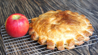 An Apple Pie to Celebrate August - The Moscow Times - Vimarsana News