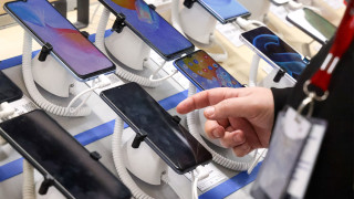 Russian Smartphone Sales Dwarfed By Chinese Imports - Vimarsana News