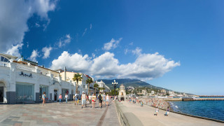 themoscowtimes.com - Fuel Shortage Hits Crimea's Tourism Industry as Summer Bookings Canceled