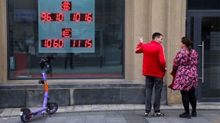 Kremlin Unfazed as Ruble Crashes Through 100 vs. Dollar - Vimarsana News