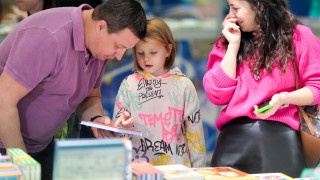 Russian Booksellers Remove Potentially Banned Books - Vimarsana News