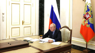 Putin Opts Against Stricter Capital Controls Amid Ruble's Slide – Vedomosti - Vimarsana News