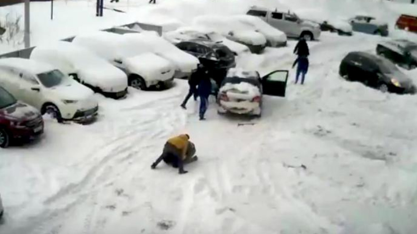 Video Mass Brawl Breaks Out At Russian Snow Clearing Party - star city mass brawl images