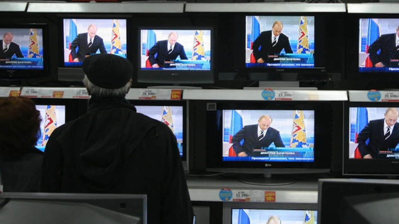 50 Of Russians Think Tv Is Most Reliable Source Of Information Poll Shows