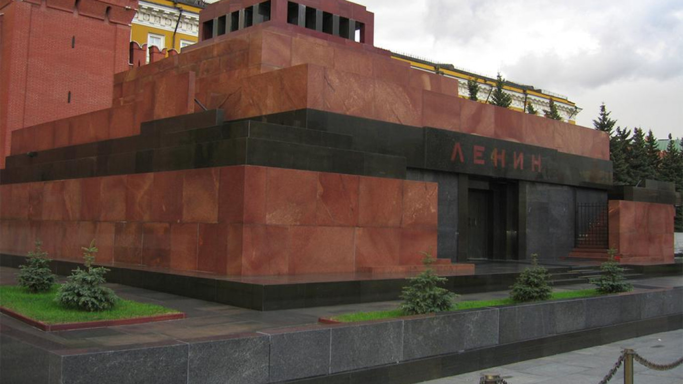 Мавзолей ленина архитектурный стиль. Московский мавзолей Ленина. Каменный мавзолей Ленина. Мавзолей Ленина фасад.