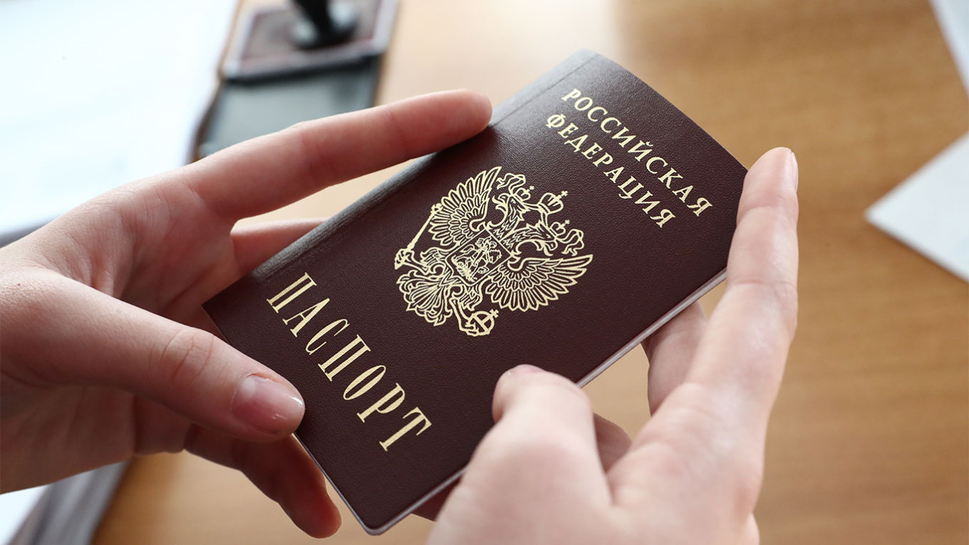 Number of Russians Renouncing Citizenship Hits 3-Year High - The Moscow  Times
