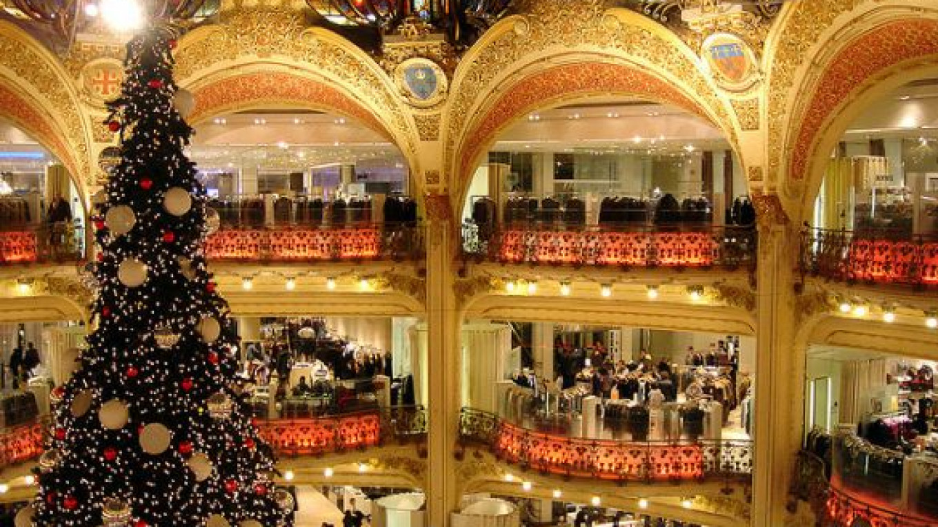 Shopping in the Parisian department stores