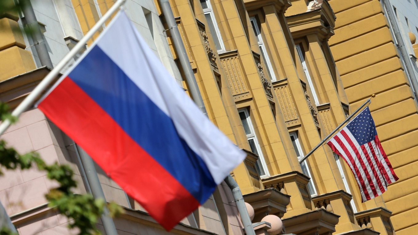 flags-us-ru - U.S. Embassy & Consulates in Russia