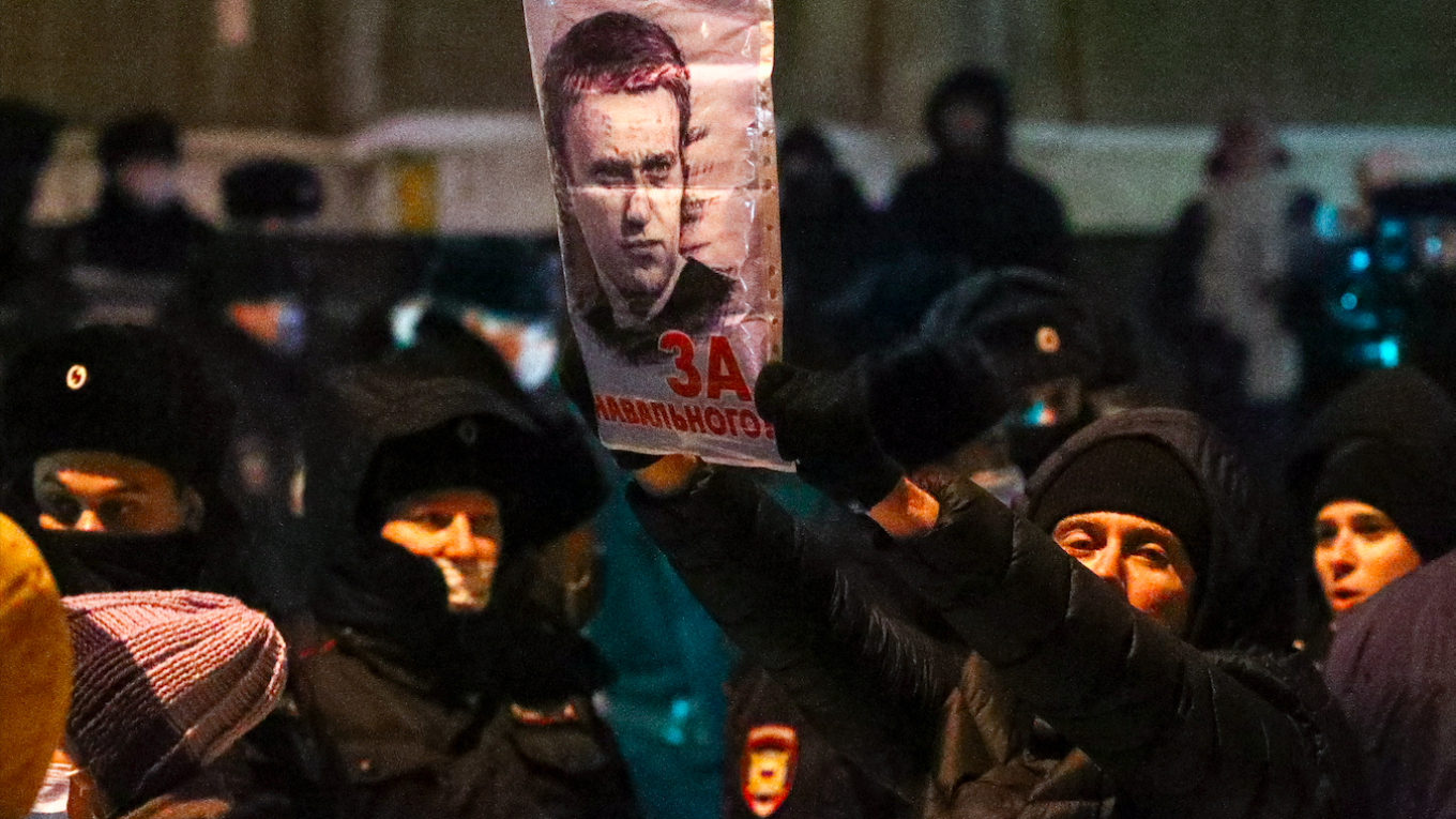 Навальный причина ареста. Навальный в СИЗО. Кудрин на митинге Навального.