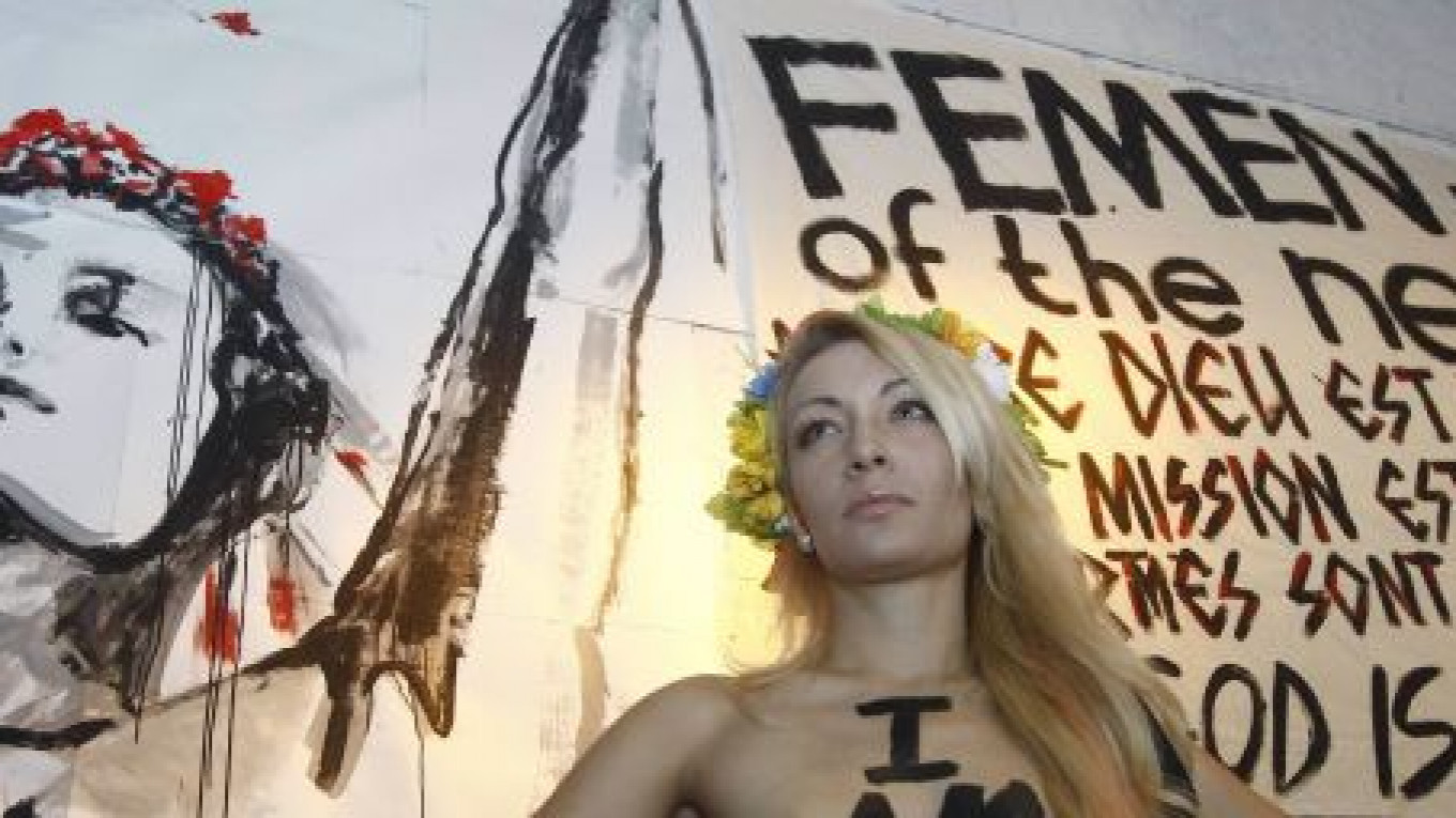 Topless Ukrainian Feminists Open 'Boot Camp' in Paris - The Moscow Times