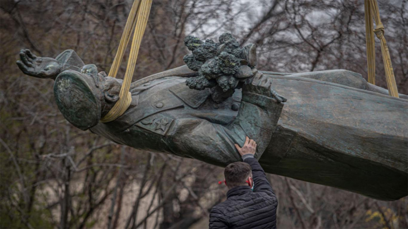 Russia Opens Probe After Prague Removes Soviet Statue - The Moscow Times