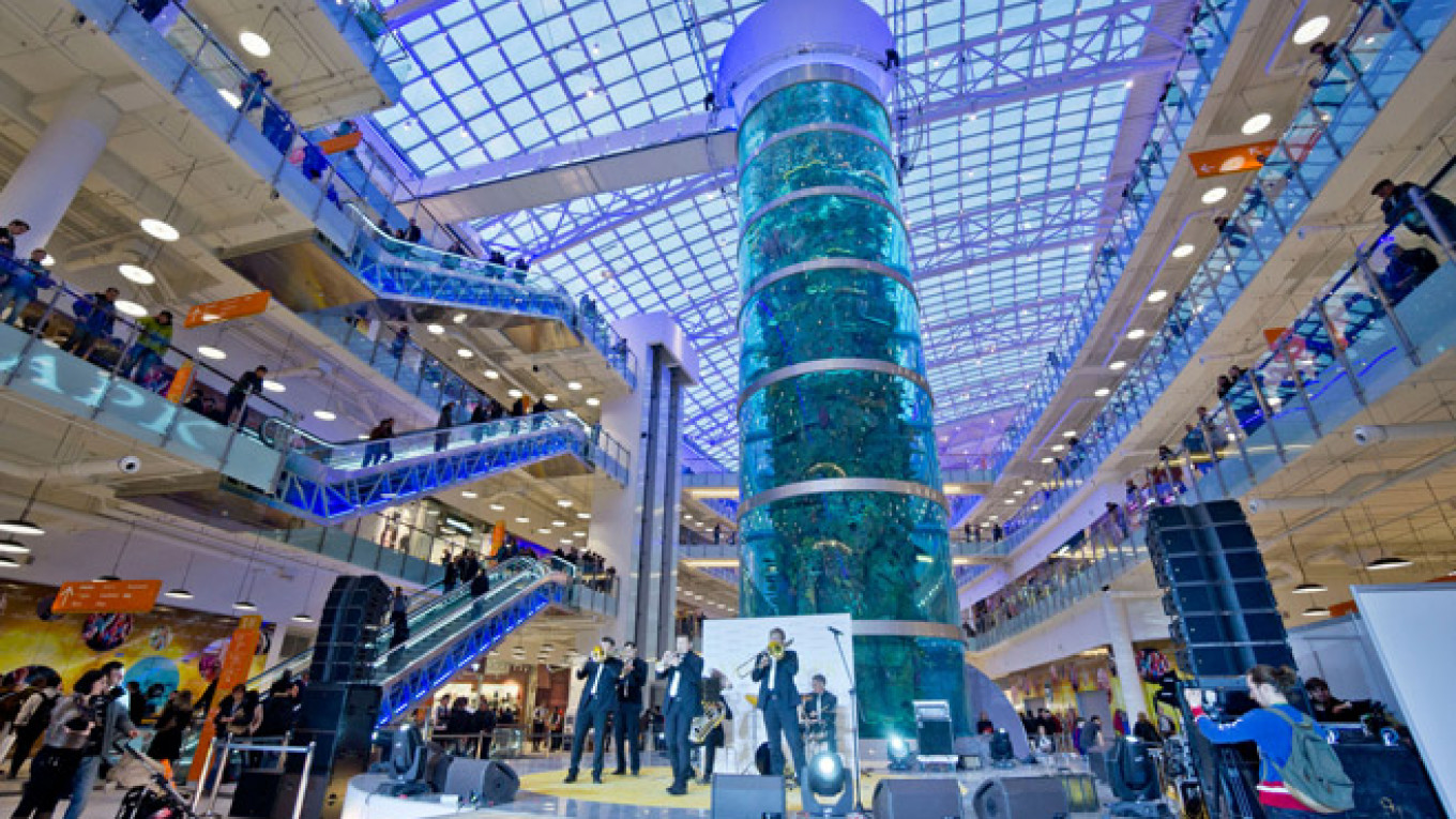 Europe's Biggest Mall Opens in Moscow Amid Economic Decline