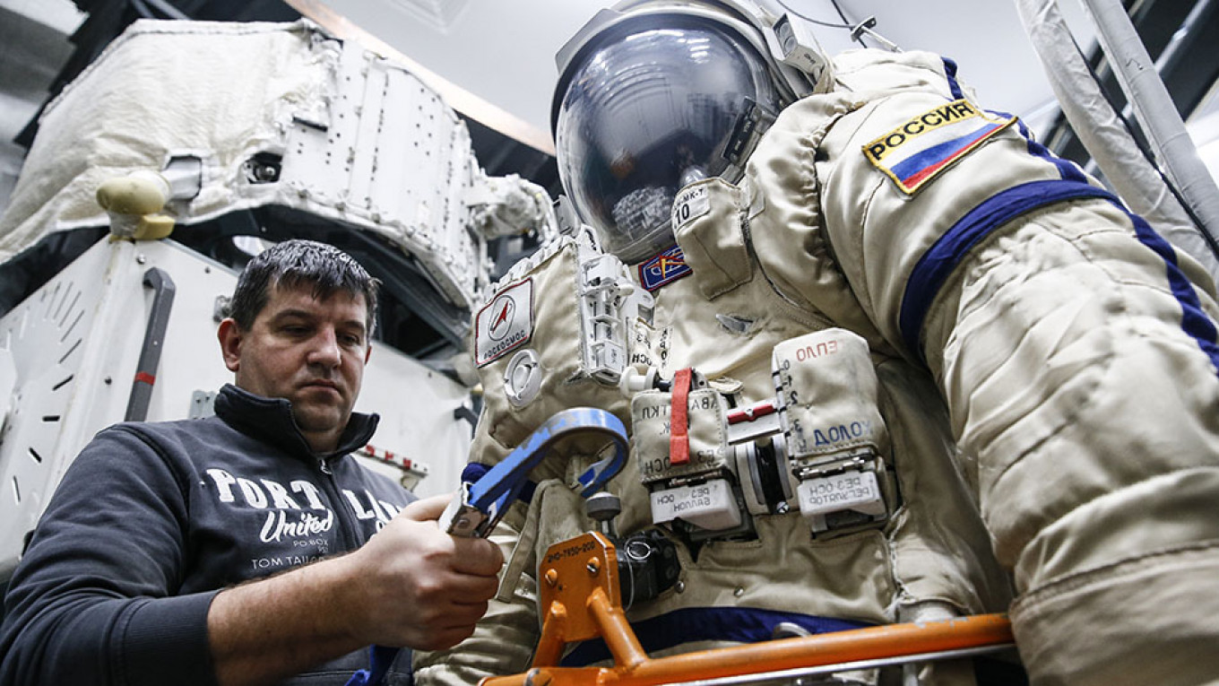 Russia Starts Mass Vaccinations in Cosmonaut Center - The Moscow Times