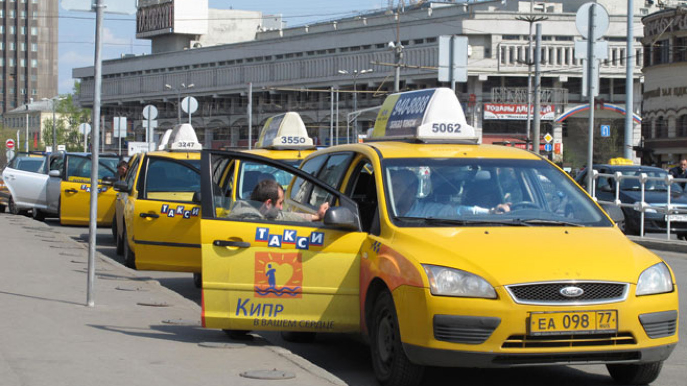 City Hall Battles Moscows Taxi Free-For-All (Video)