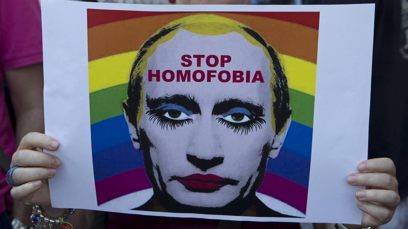 Russian Court Bans Image Suggesting Putin Is Gay