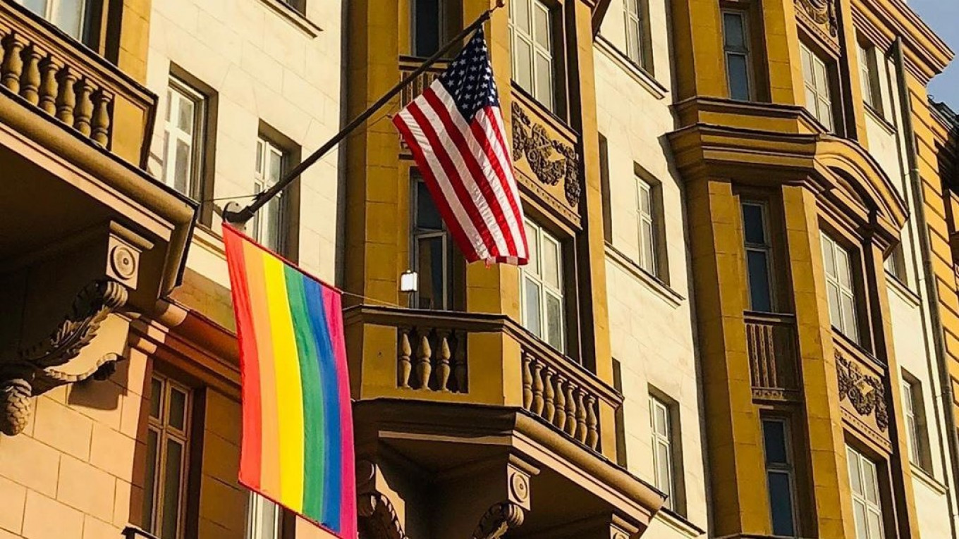 flags-us-ru - U.S. Embassy & Consulates in Russia