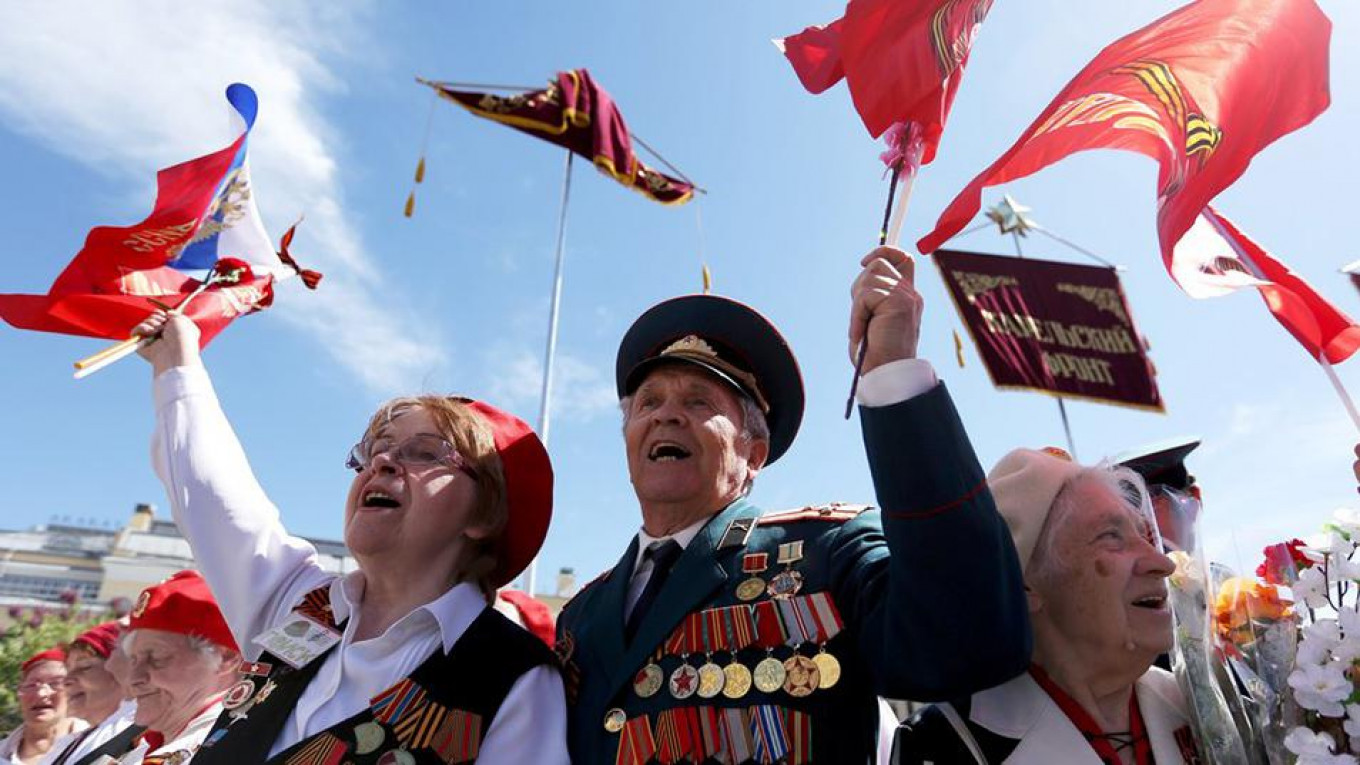 victory day russia pictures of loved ones