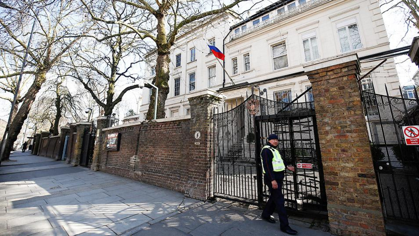 Посольство в лондоне. Посольство РФ В Лондоне. Посольство РФ В Великобритании. Здание посольство РФ В Лондоне. Советское посольство в Лондоне.