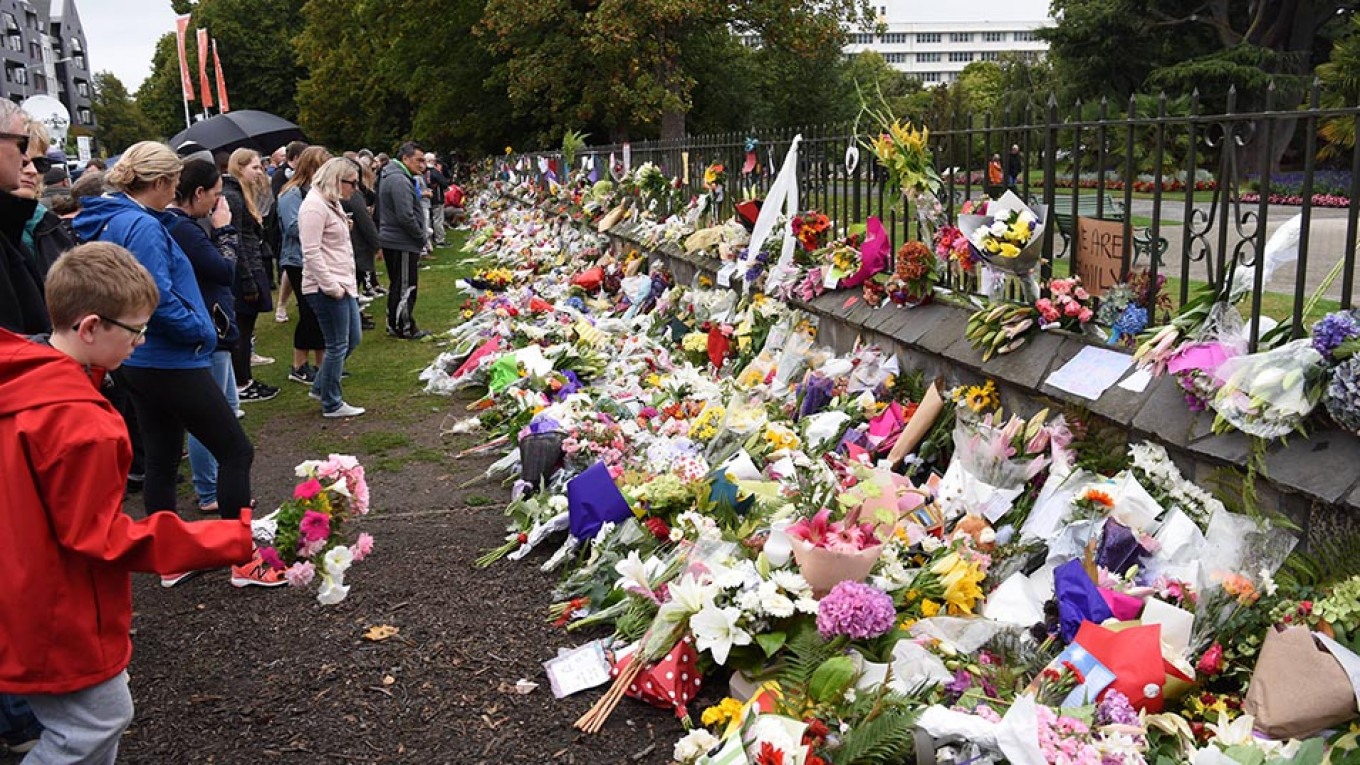 В результате стрельбы в Крайстчерче, Новая Зеландия, в марте 2019 года, погиб 51 верующий и десятки получили ранения.