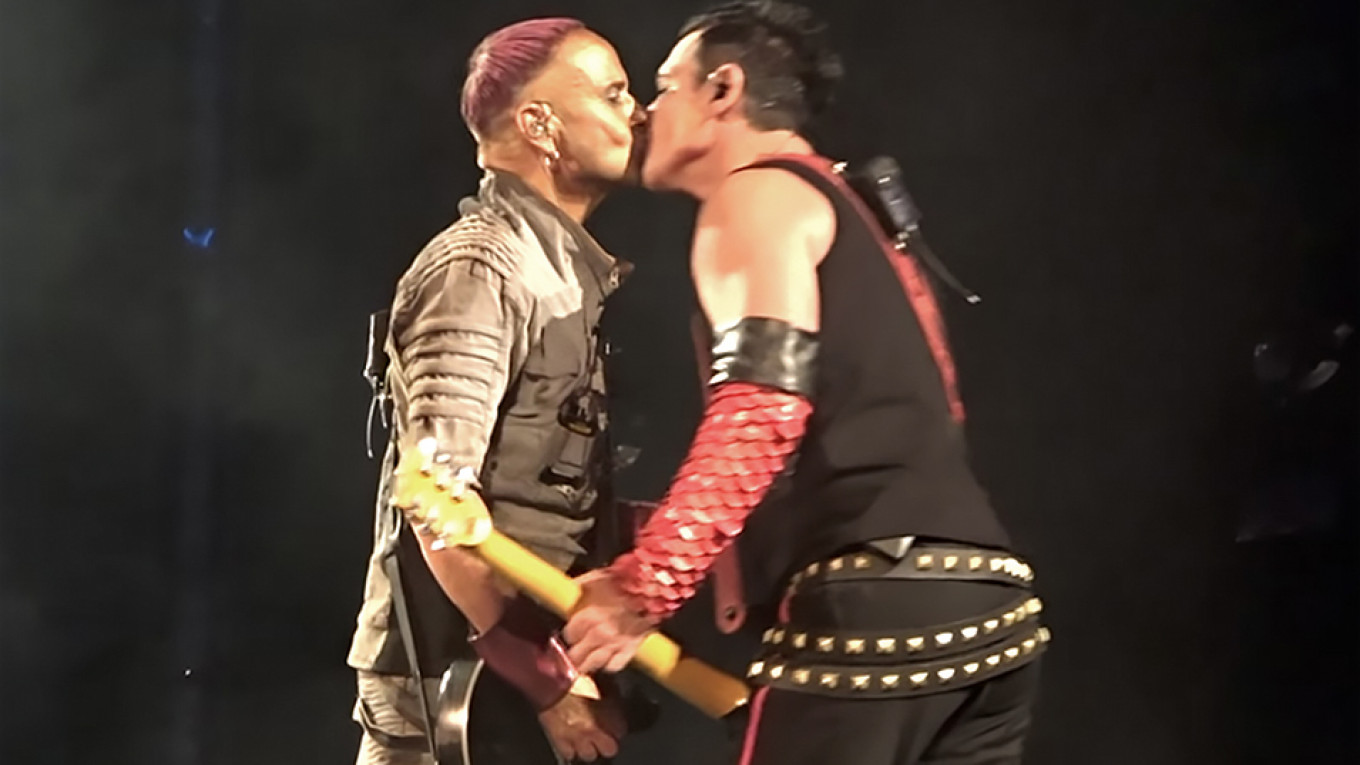 Rammstein Protests Homophobia in Russia With On-Stage Kiss in Moscow - The  Moscow Times