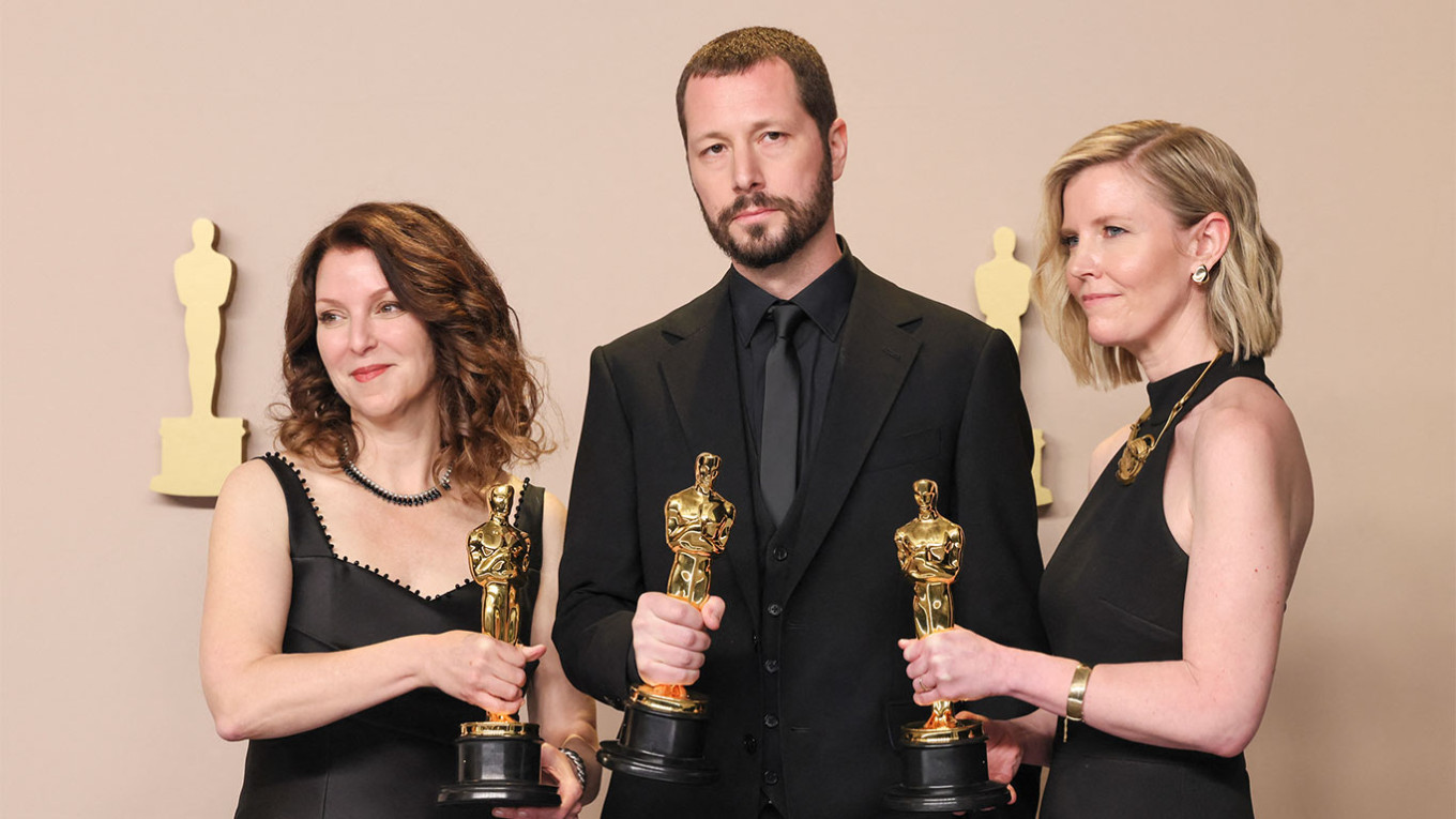 '20 Days in Mariupol' Brings First Oscar Home to Ukraine