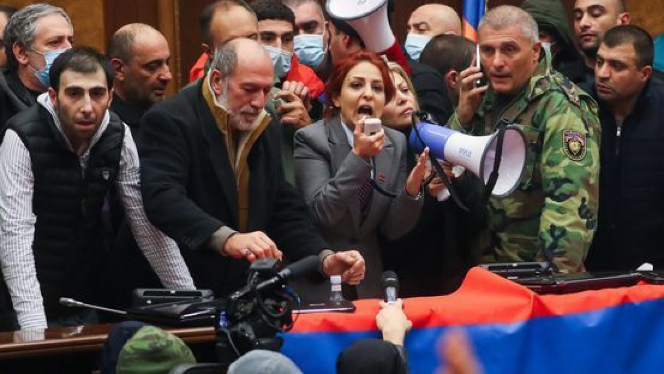 Deaths mount in Armenia-Azerbaijan clashes amid truce calls