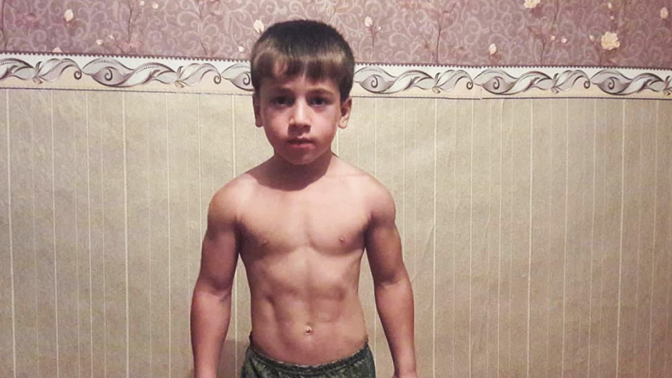 Chechen Boy Does 4 105 Push Ups in Record Time Has to Repeat Feat