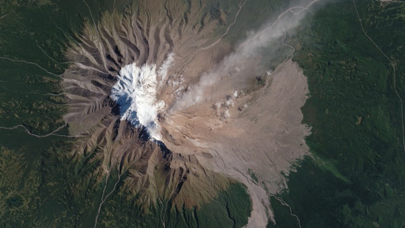 Kamchatka Volcano's Ash Eruption Prompts Air Traffic Safety Warning