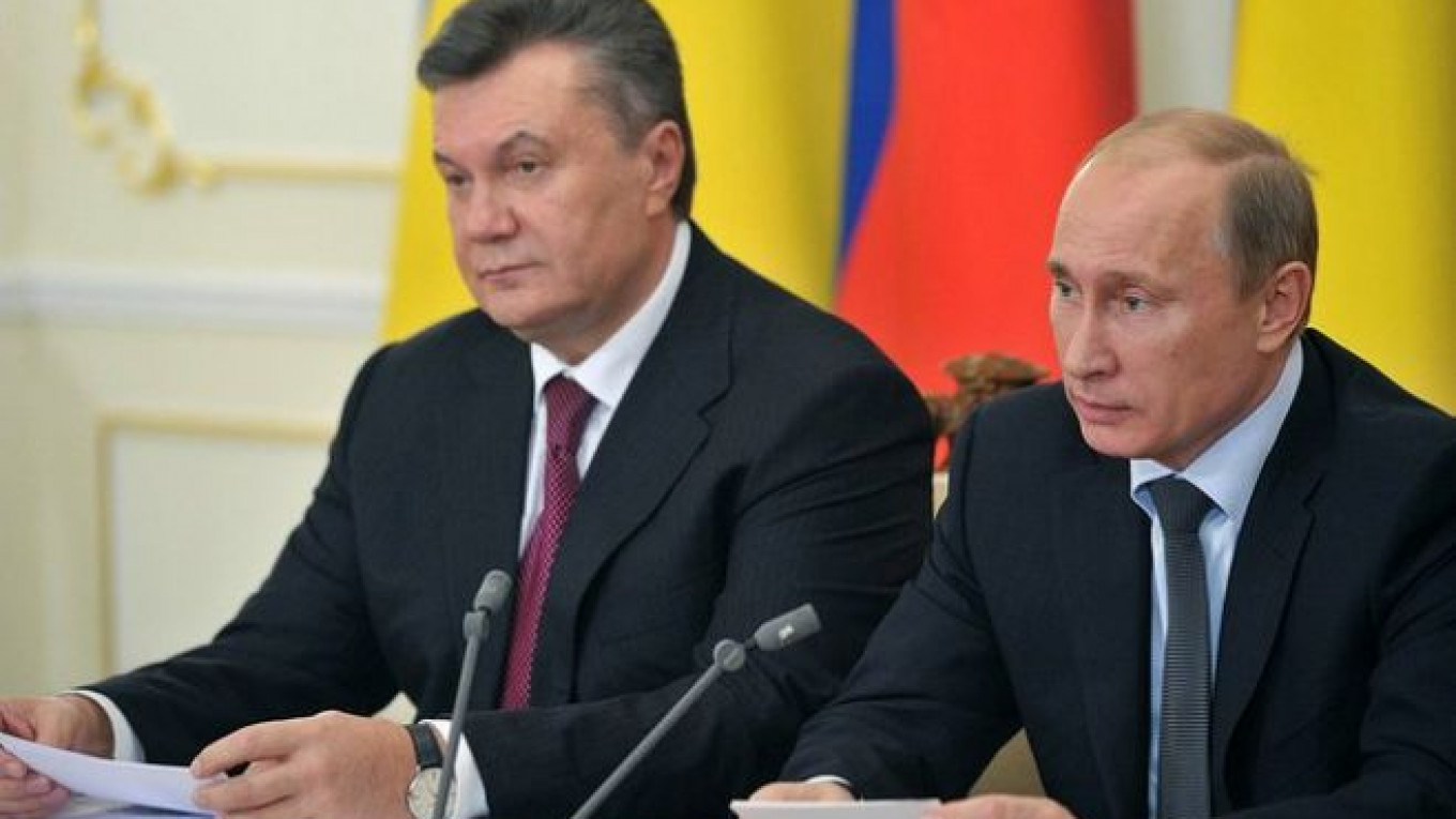 Ousted Ukrainian President Yanukovych Surprised by Putin&#39;s Silence