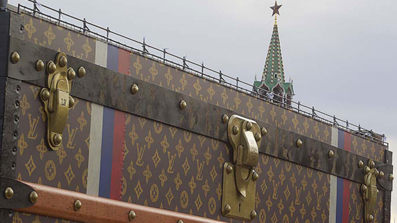 Giant Louis Vuitton Suitcase on Red Square Causes Outrage - The