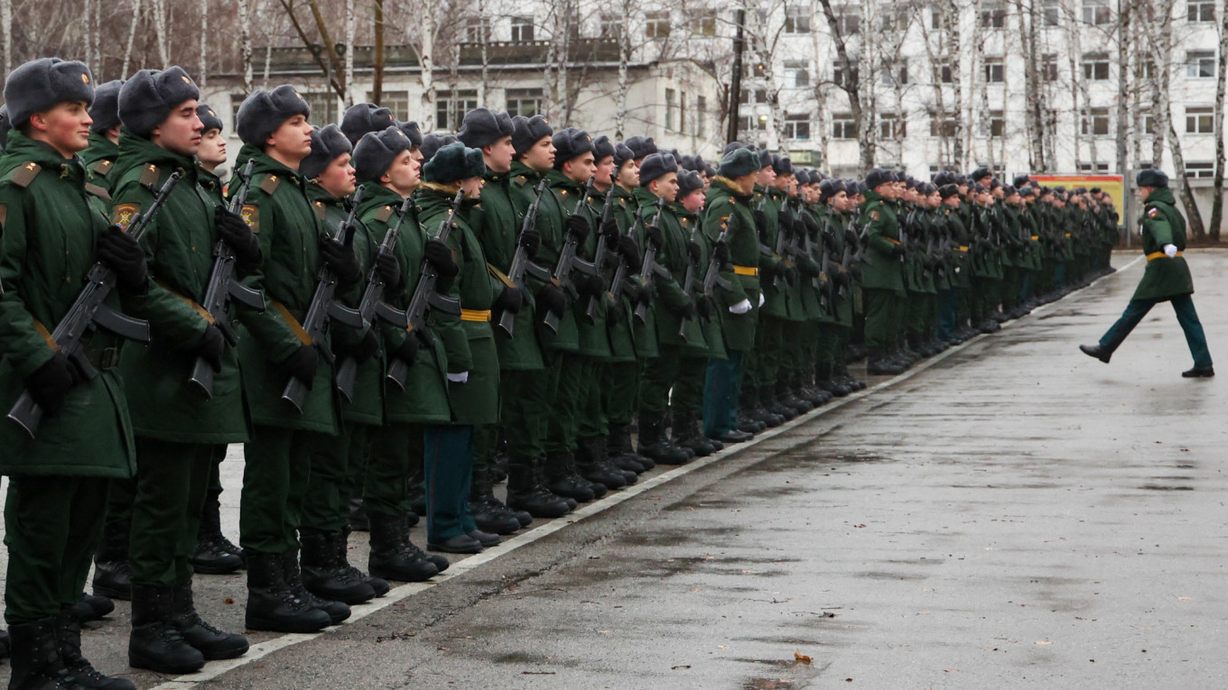 Russia Boosts Armed Forces By 170,000 Troops Due To Growing