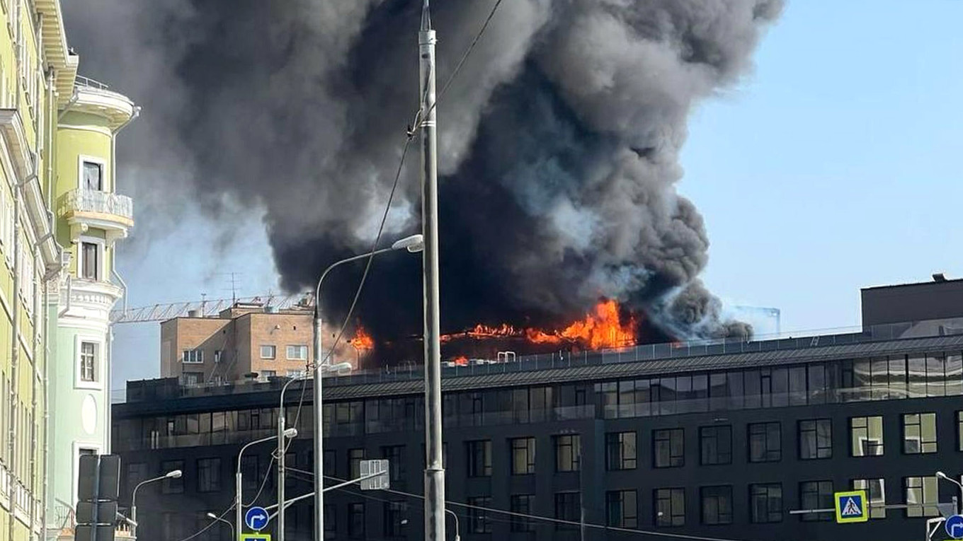 Fire Engulfs Elite Penthouse in Central Moscow