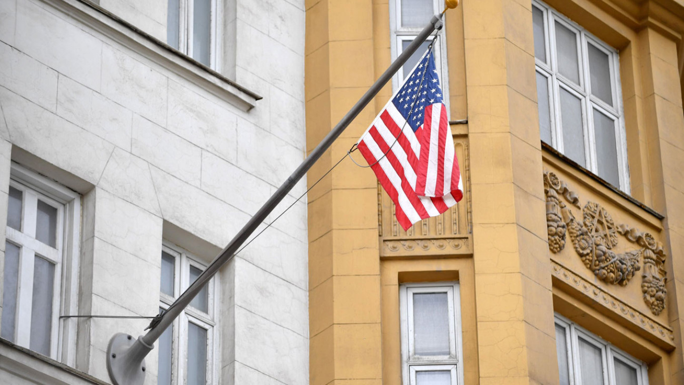 flags-us-ru - U.S. Embassy & Consulates in Russia