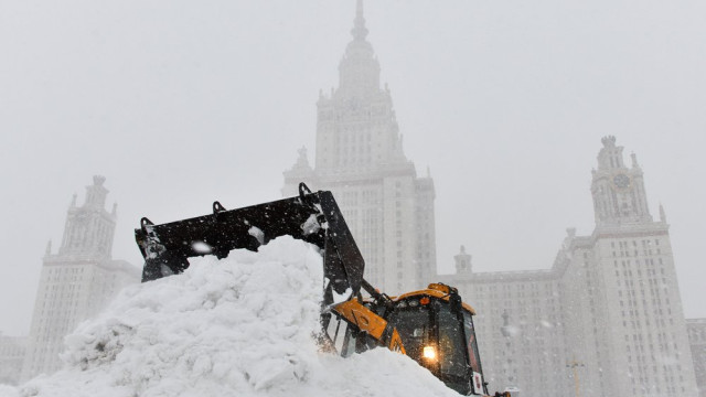 Moscow Hit by Freak Snowstorm, in Photos - The Moscow Times