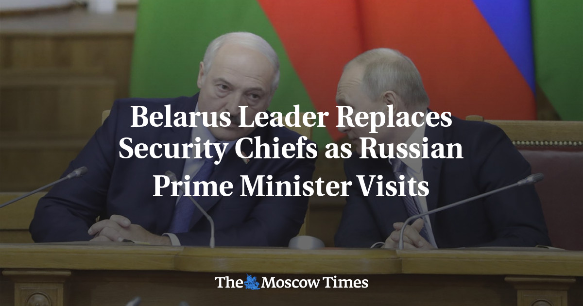 Pemimpin Belarus menggantikan kepala keamanan saat perdana menteri Rusia berkunjung
