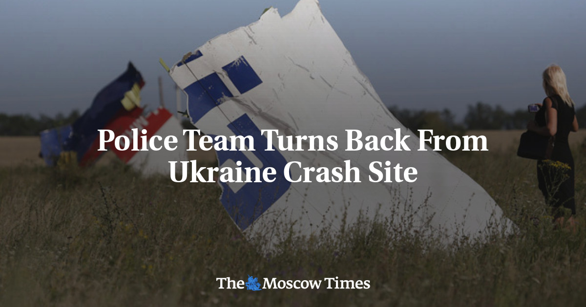 Tim polisi kembali dari lokasi kecelakaan di Ukraina