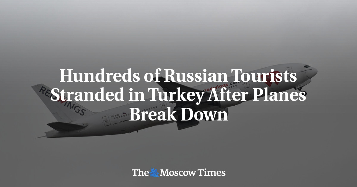 Hundreds of Russian Tourists Stranded in Turkey After Planes Break Down – The Moscow Times