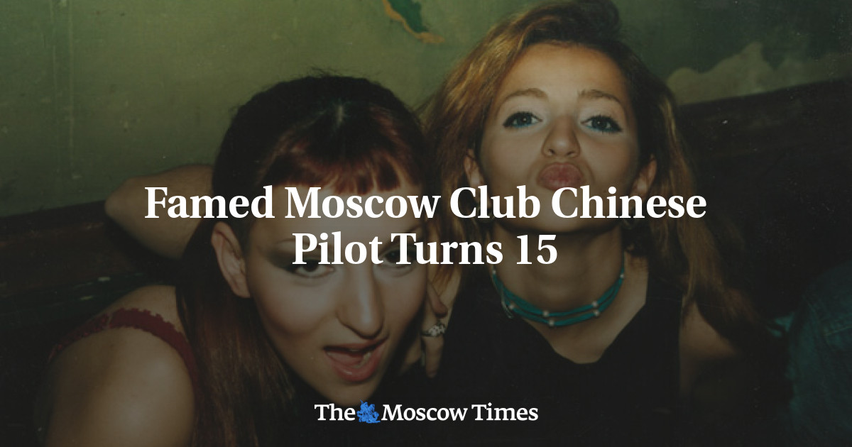 Klub pilot Tiongkok yang terkenal di Moskow berusia 15 tahun