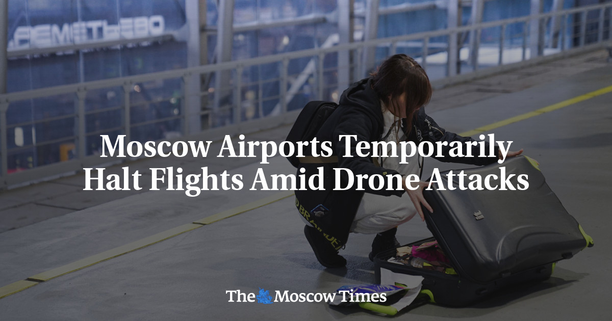 Moscow Airports Temporarily Halt Flights Amid Drone Attacks