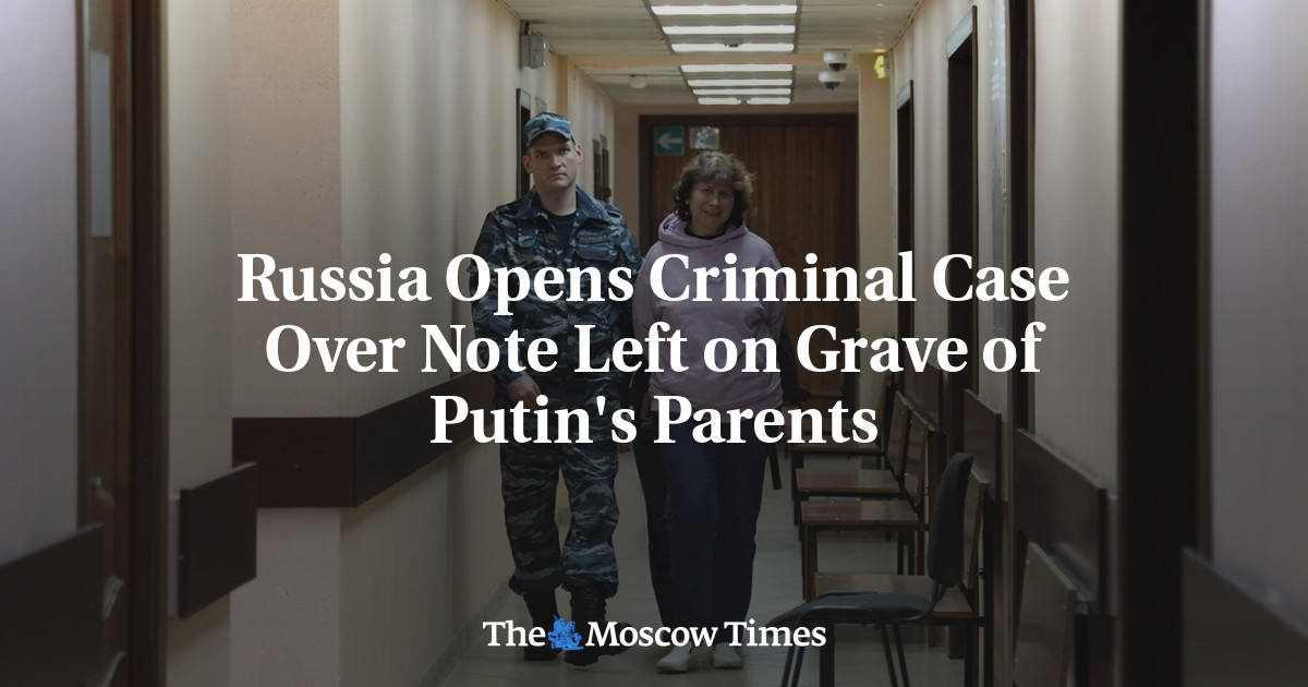 В России возбудили уголовное дело из-за записки, оставленной на могиле родителей Путина