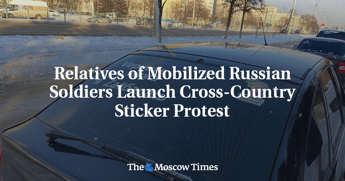 Родственники мобилизованных российских солдат устроили стикерный протест по всей стране