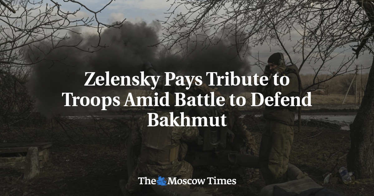 Zelensky memberikan penghormatan kepada pasukan di tengah pertempuran untuk membela Bakhmut