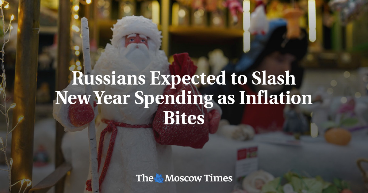 Russians Expected to Slash New Year Spending as Inflation Bites